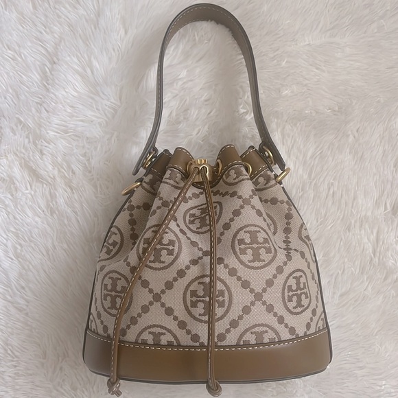 Tory Burch T monogram bucket bag - Picture 7 of 12